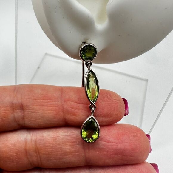Stunning peridot and solid Sterling silver dangle earrings! - Picture 2 of 9